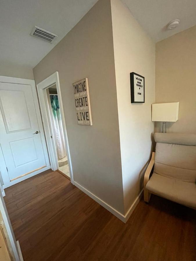 Quaint Guest Room Close To Siesta Key Sarasota Exterior photo